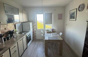 Plesivica Hillside Holiday Home With Hot -tub - Foto 21