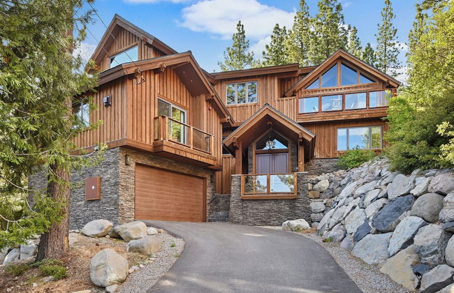 Luxury Mountain Chalet Deck w/ BBQ & Lake Views - Photo 38