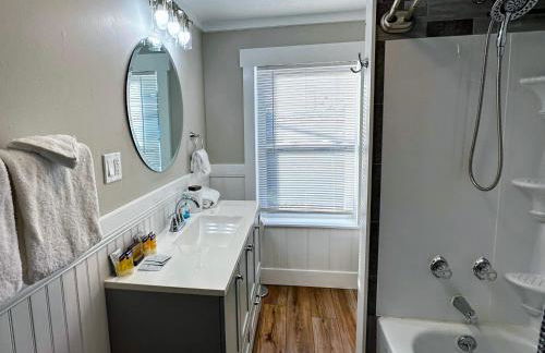 Renovated farmhouse on snowmobile trail with firepit & mountain views 10 min from Bretton Woods - Foto 21