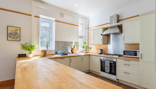 Spacious 4BR Victorian Terrace - Extra Beds - Foto 3, stove, dishwasher, pet friendly, minibar