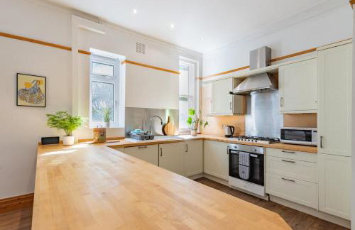 Spacious 4BR Home - Extra Sleeping Prestigious Spot - Foto 3