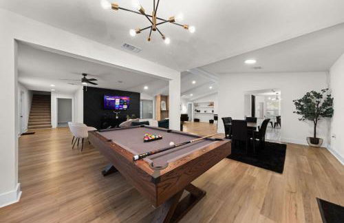 Spacious 6 Bed House near Airport, Pet-Friendly, Close to AFB - Photo 4