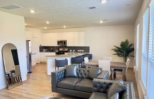 Spacious 3BR with Loft and Patio - Foto 1