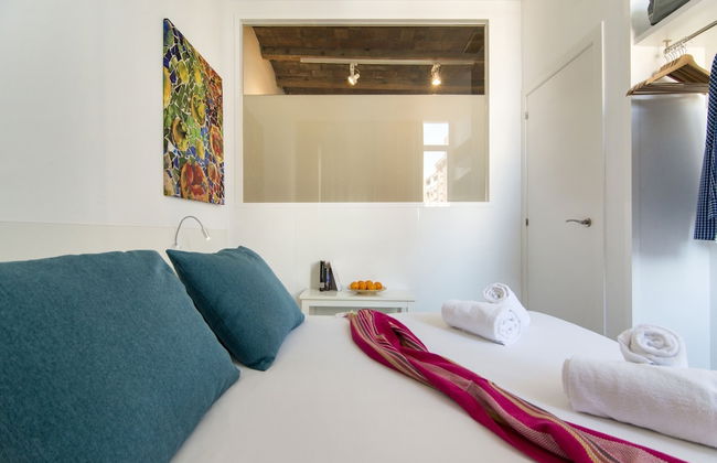 Happy People Sagrada Familia - Foto 70