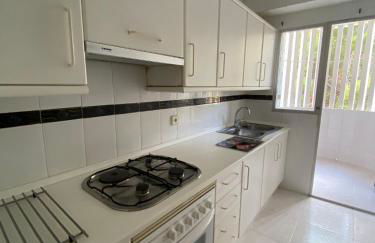 A 50 metros del mar y en 2 paradas de bus estas en el centro de Alicante - Foto 8