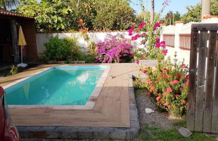 Casa em poucos passos da praia de Jaconé - Foto 1