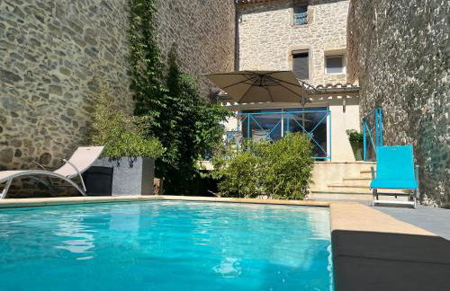 Chez Elia, pour les amoureux des vieilles pierres - Foto 1