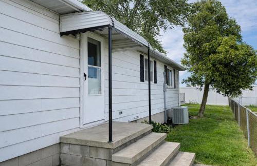 Charming Cottage with Fenced Backyard Pet Friendly - Foto 17