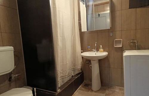 The House Thessaloniki - Charming Central with Private Courtyard - Easy Parking - 300m from University - Foto 17