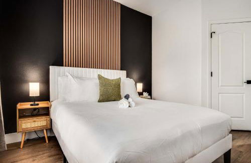 Boulevard Stays Quiet Modern 2BR Pickleball Pool Parking Gym 06 - Foto 9