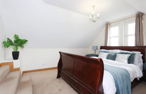 JOIVY Greenknowes Estate with Hot Tub and Bar - Farmhouse and Lodge - Photo 22