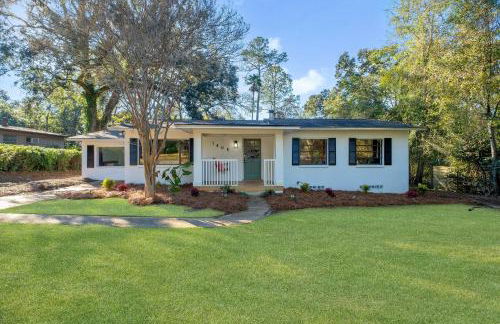 Spacious 4BD - Central Stay with Backyard & Games - Foto 34