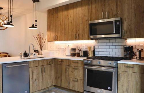 Entire Stunning Townhouse 3br/2.5ba w Parking - Foto 46