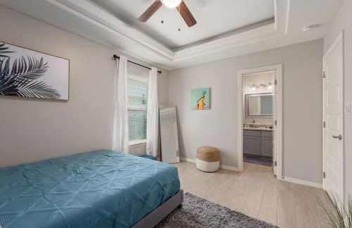 Cozy 3 Bed 2 Bath Apartment, Near Shopping Plazas, Expressway and Free Parking - Photo 5