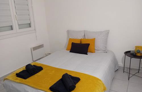 Bas de villa avec jardin piscine clim proche plages calanques - Foto 9