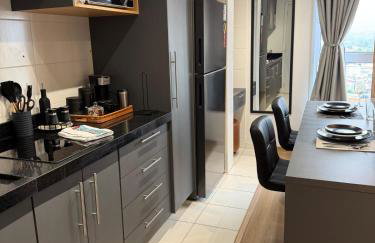 Studio 63 novo, luxuoso e completo com ar condicionado e cama Queen Size - Centro Mogi - Até 4 Pessoas - Foto 64