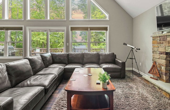 Tavern at the Woods by Avantstay Lakefront Views, Hot Tub, Firepit, Game Room - Foto 7