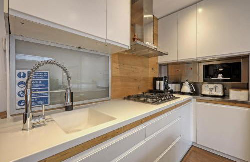 Dove House Wanstead - Stunning 4 Bedroom, 3 Bathroom House with Private Hottub & Gym - Escape London, in Lonon - Foto 4