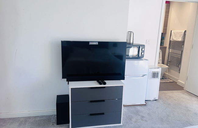 Lovely 1-bedroom With Private Balcony Near Barking - Foto 10