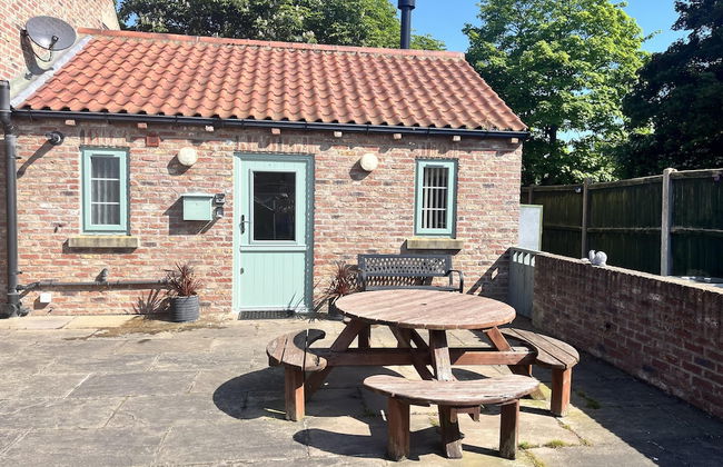 One Bedroom Barn With Free Parking - Photo 1