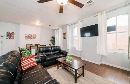 Off-Street Parking - Washer & Dryer - GroupStay - Foto 2