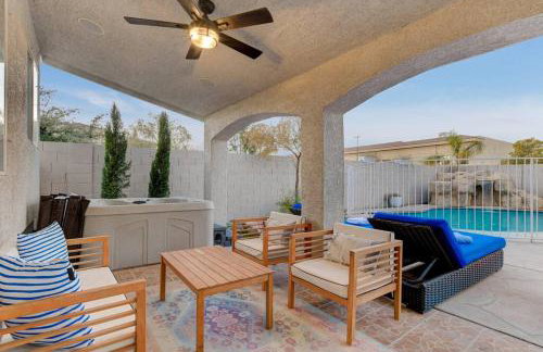 Beautiful 5BR w/King Beds, Pool & Hot Tub, Games - Photo 24