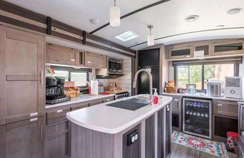 River RV, Romance Glamping Pup Paradise Riverside - Foto 27