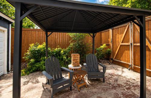 Charming home with pool, enclosed yard, patio & great Woodlawn Lake location - Foto 38
