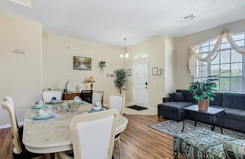 Spacious retreat w pool & game room - Foto 14