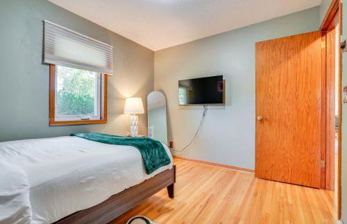 Spacious Cottage Grove Haven Near Downtown St Paul - Photo 17