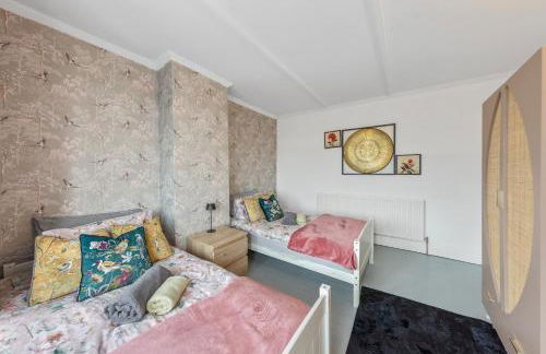 Lesley House 4 bed villa TV Internet Garden - Foto 8