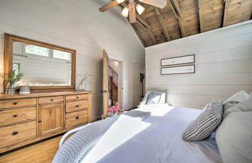 Ideal for Families! Lake Toxaway Getaway with Deck - Foto 16