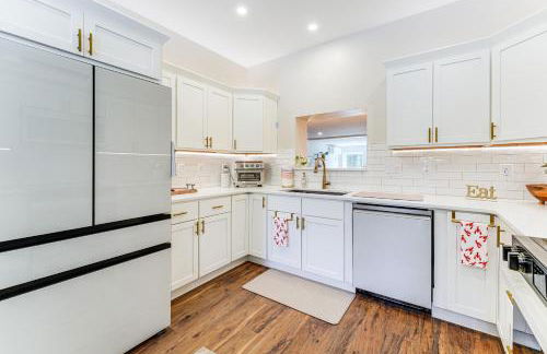 Modern Gem on 15 Acres, 5 Mi to Old Orchard Beach! - Foto 2