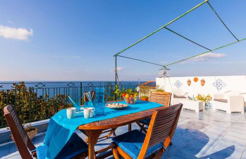 Isabella Massalubrense - Photo 1