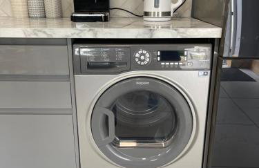 West Midlands-2 Double Bed Room Apartment - Photo 38