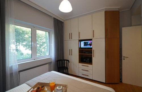 Garden Apartment next to the Mall -Private Parking - Photo 28