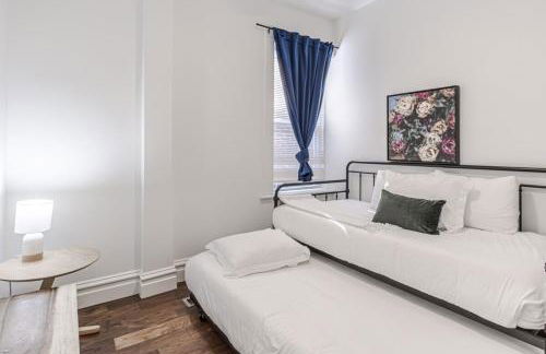 Ann Avenue Modern 3BR Home, Near Downtown with Free Parking - Photo 20