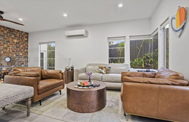 High-end Modern Villa Spa Pool & Views - Photo 25