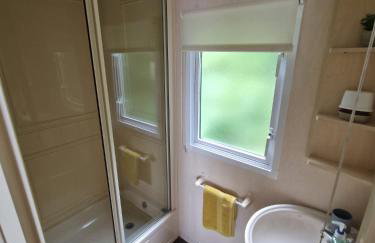 2 Bed Caravan - Sleeps 6 - Pets - Pool - Parking - Foto 14