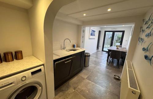 3 Double Bed Character Cottage in Quiet Hamlet - Photo 23