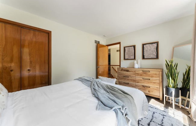 Charming Poconos Retreat With hot tub Fireplace - Foto 16