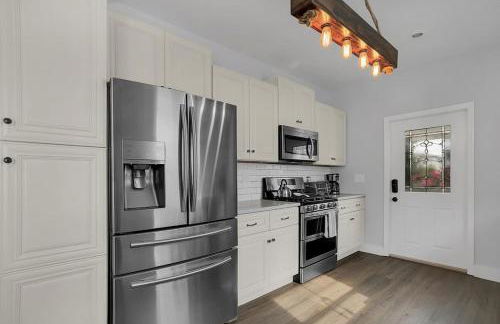 Charming Cottage w Pool, Walkable to Downtown - Foto 9