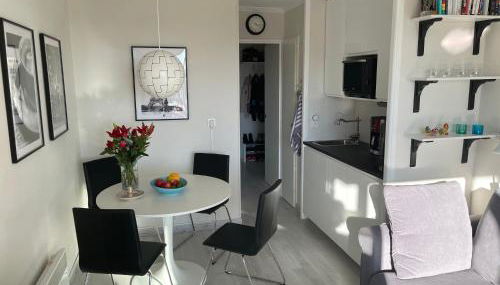 Nyrenoverad lägenhet med havsutsikt - Foto 3