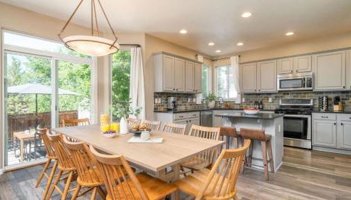 Canal Trail Base Camp by AvantStay Hot Tub Deck Walk to Pickleball 10 Min to Bend Family Friendly - Foto 3, Other