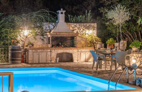 Villa Regina -Hidden Eden with Treehouse & Heated Pool - Foto 51