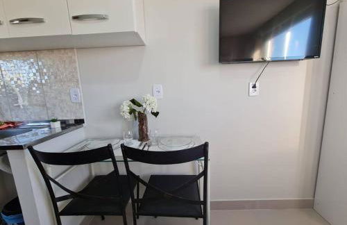 Kitnet303 centro, c linda vista janela, tv smart - Foto 4