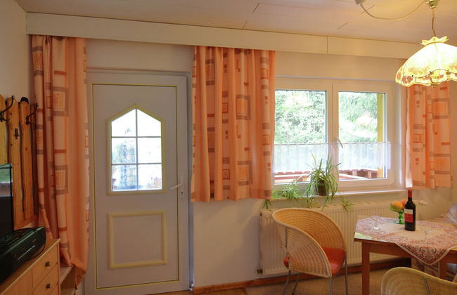 Spacious Stay Near Trails - Foto 11