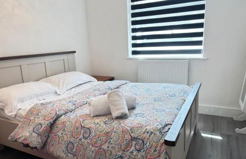 2BR Comfortable Spacious Furnished Property with Parking - Foto 31