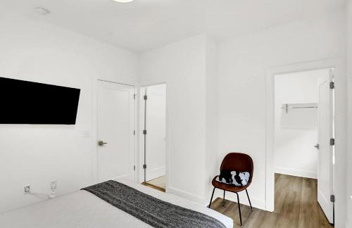 Luxury Townhouse with Fireplace Rooftop Deck Close to Downtown-Family Friendly - Foto 42