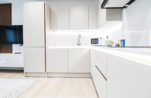 The Desborough Residence - Bright 1BR with Sofa Bed, Modern Lounge & Free Secure Underground Parking - Foto 25